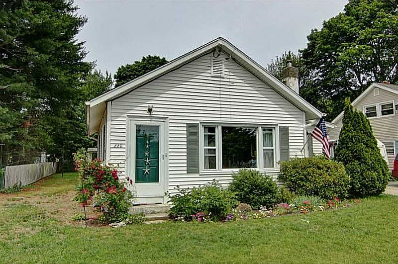 2nd image of 220 Namquid Dr