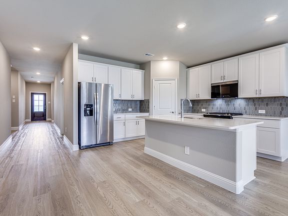 3rd image of 800 Easthill Dr