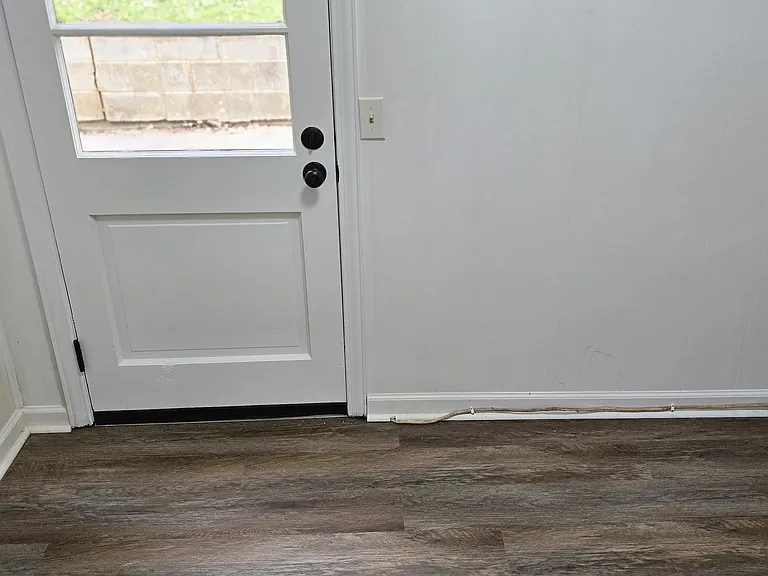 615 W Grady St — Photo 11