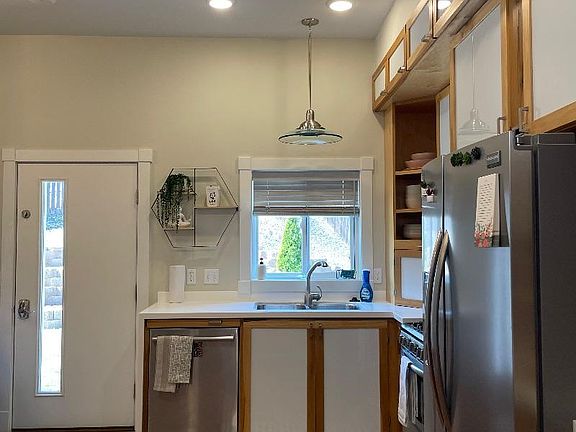 3rd image of 2637 S Gourley St