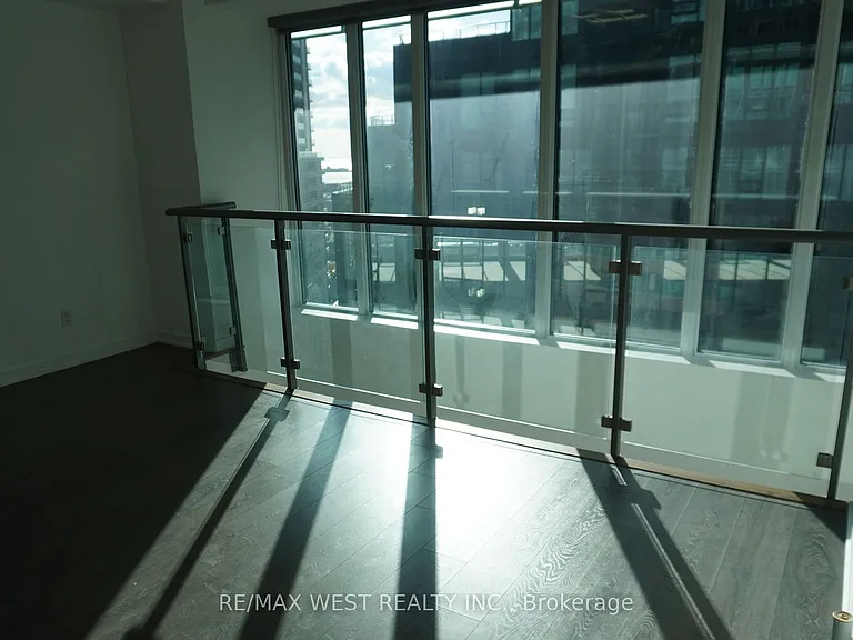 150 E Liberty St #812 — Photo 2