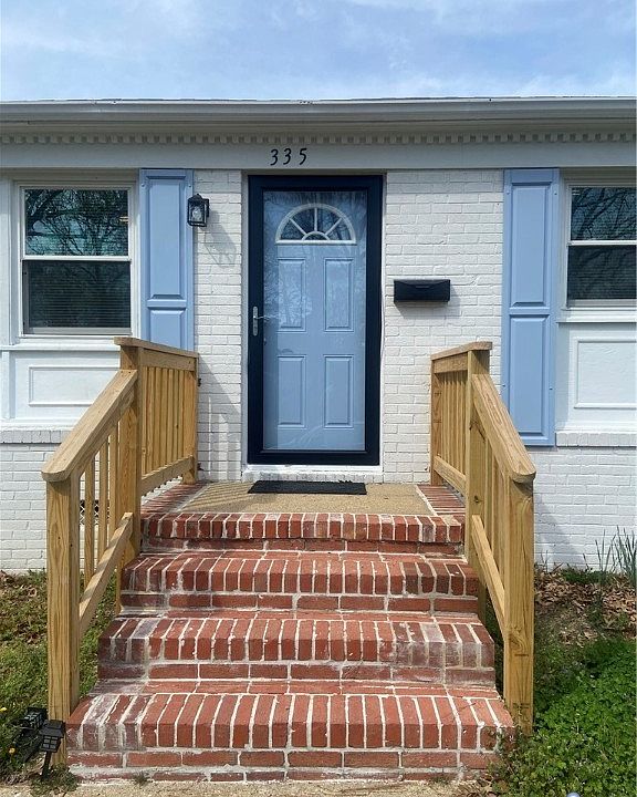 1st image of 335 De Laura Dr