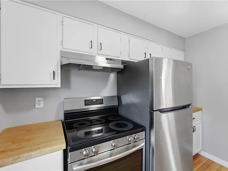 33 Laura St #2 — Photo 4
