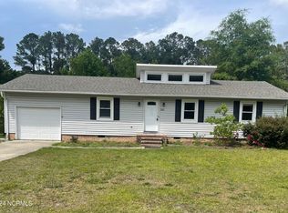 235 Sand Ridge Rd, Hubert, NC 28539