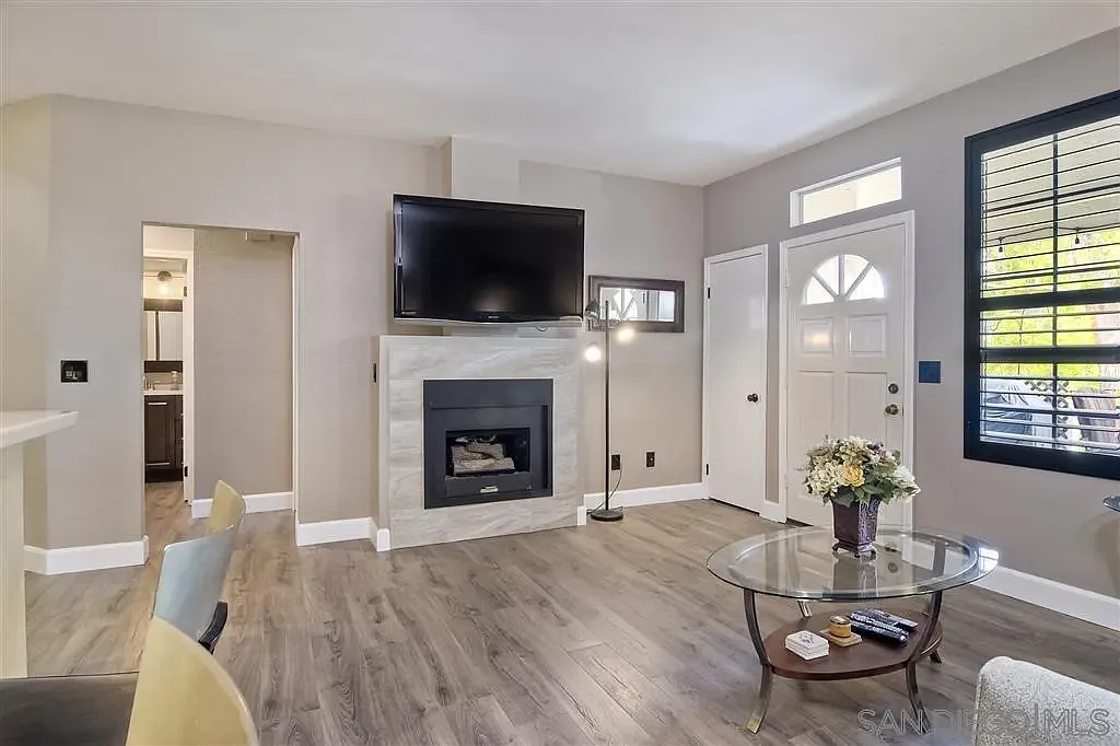2 bed, 979 sqft, $2,950 — Photo 3