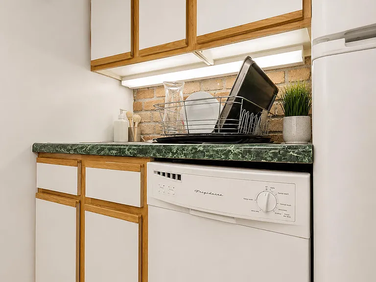 28 W 12th St #4R — Photo 9