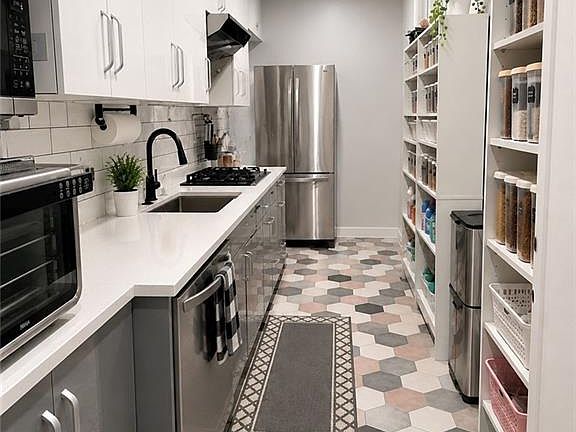 2nd image of 7501 Ridge Blvd APT 1C