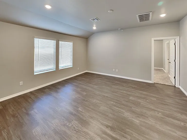2733 Dennis Dr — Photo 4