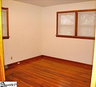 4th image of 211 Lawnview Ct