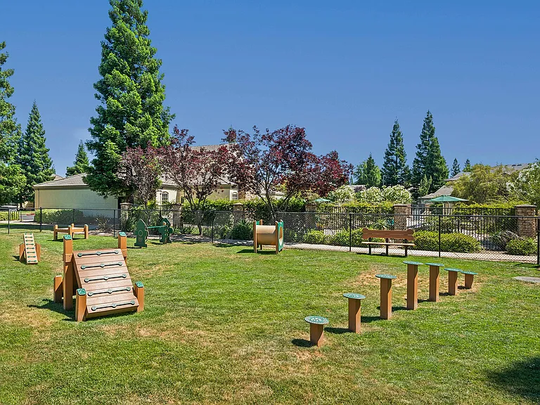 Willow Springs Apartments — Photo 11