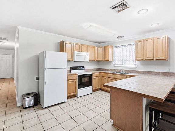 4th image of 212 Jolie Oaks Blvd