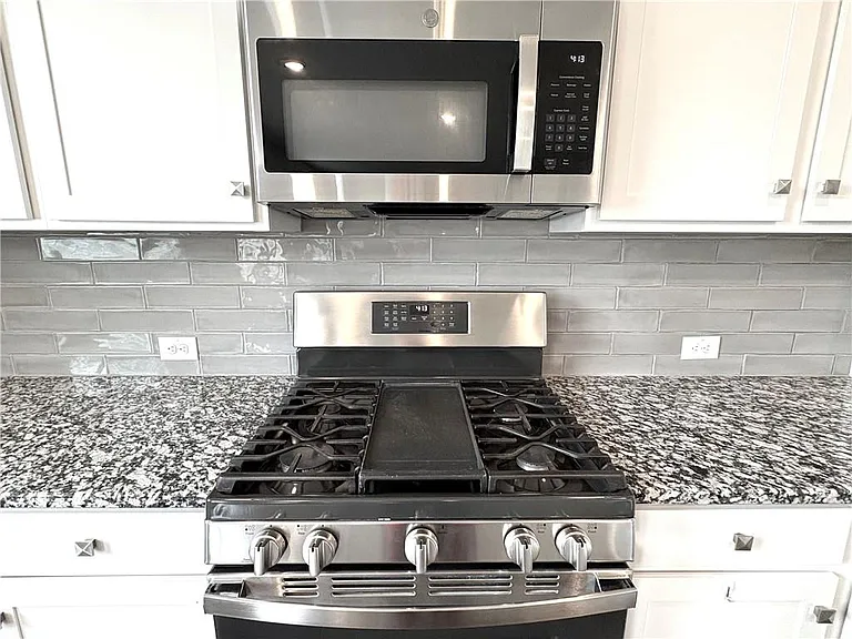 6085 Bay Point Cv — Photo 9
