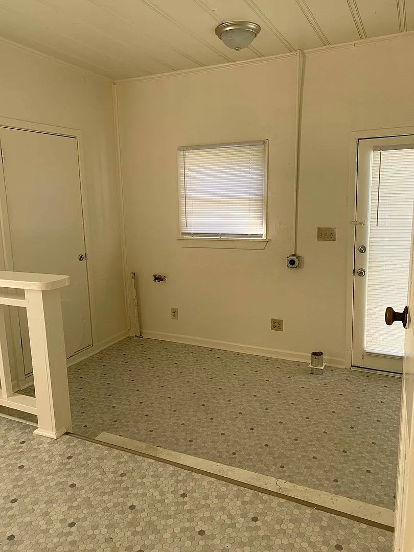 3 Bedroom 1 Bathroom Home for Rent — Photo 3