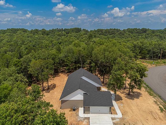 4th image of 431 Apple Ln