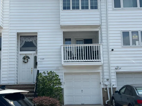 109 Hampton Grn, Staten Island, NY 10312