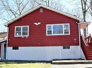 32 Geneva Trl, Hopatcong, NJ 07843