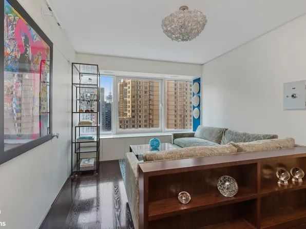 150 West 56th Street 3901 image 16 of 17