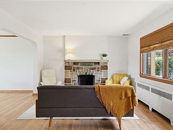 3rd image of 411 Bower Hill Rd