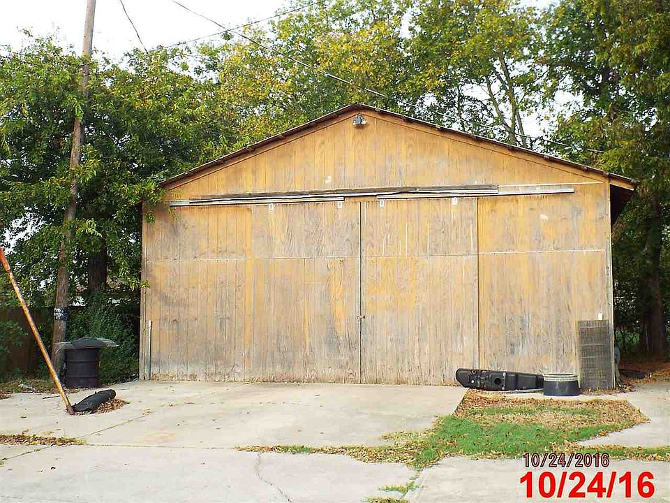 2nd image of 411 A St NE