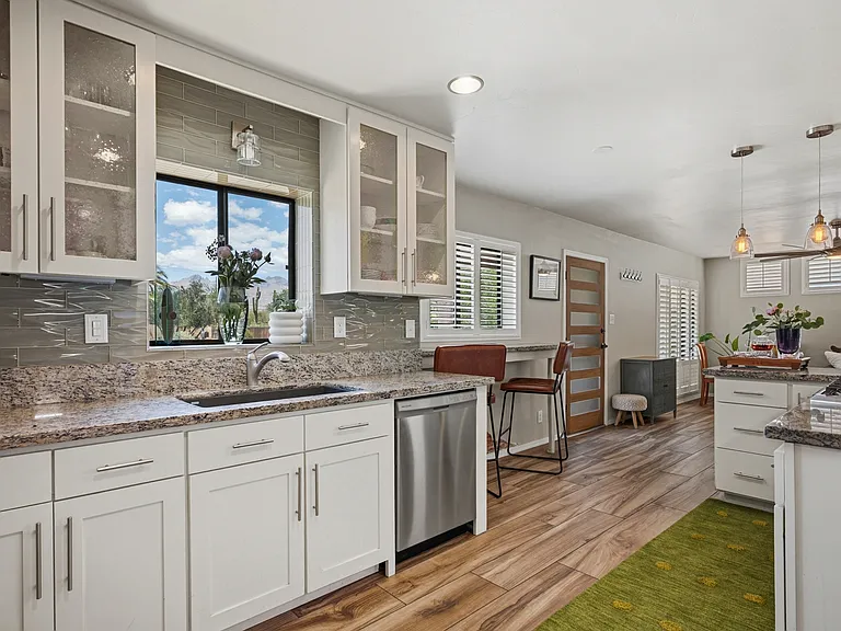 2626 E Hedrick Dr — Photo 2
