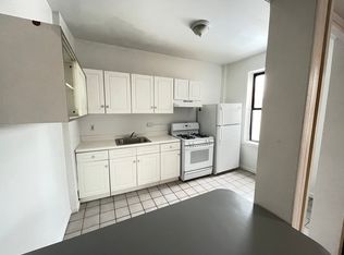 3094 Steinway St APT 3R, Astoria, NY 11103