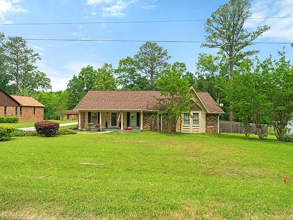 3rd image of 623 Cherry Ln