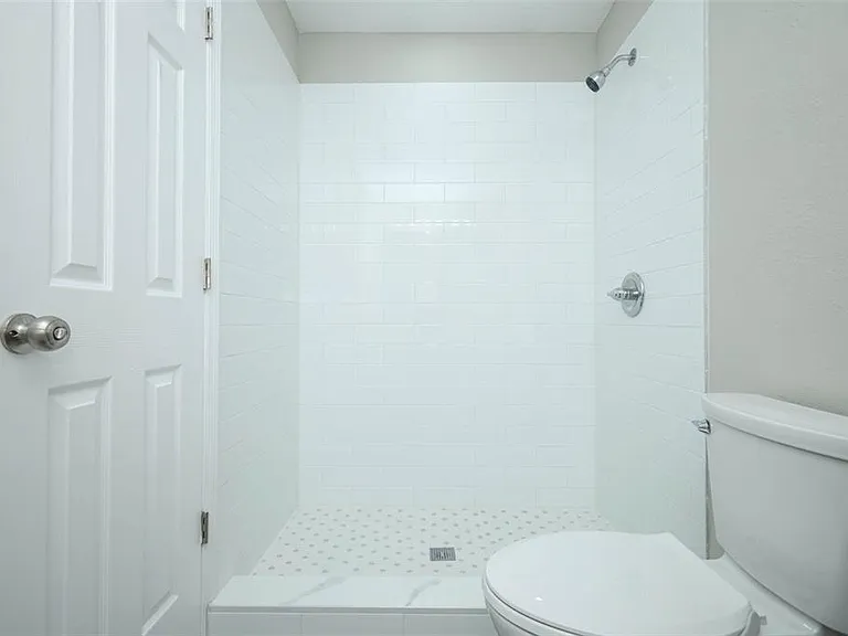786 Lincoln Pkwy — Photo 13