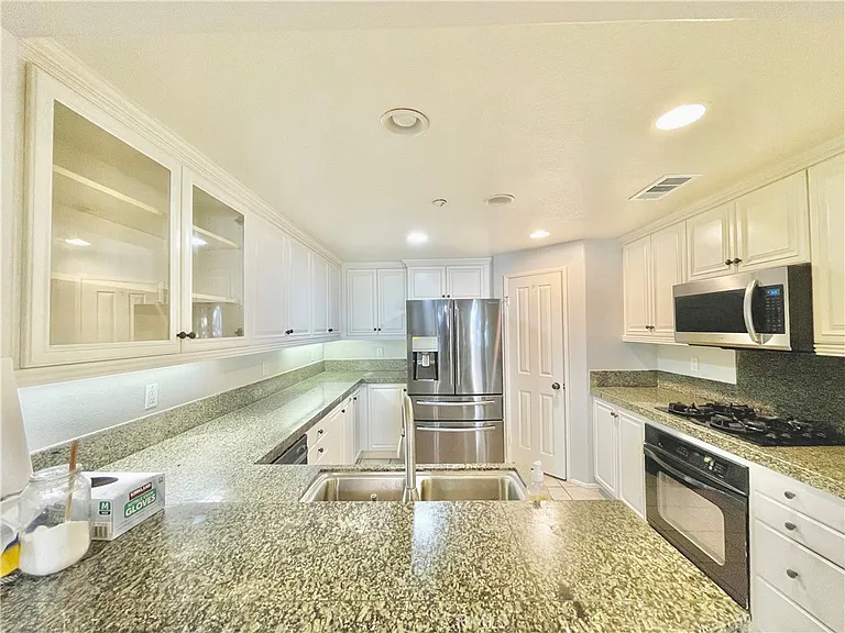 79 Talmadge — Photo 4