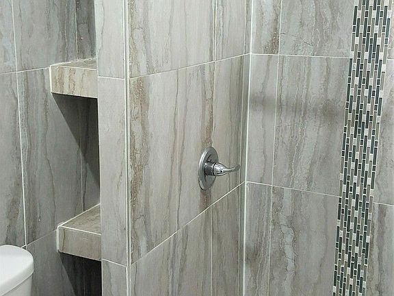 4th image of 1341 Hancock St #2C