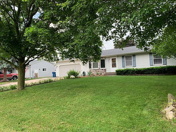 3rd image of 303 Anderson Dr