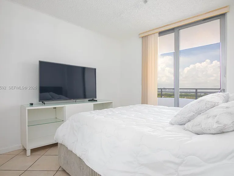 5555 Collins Ave #14U — Photo 14