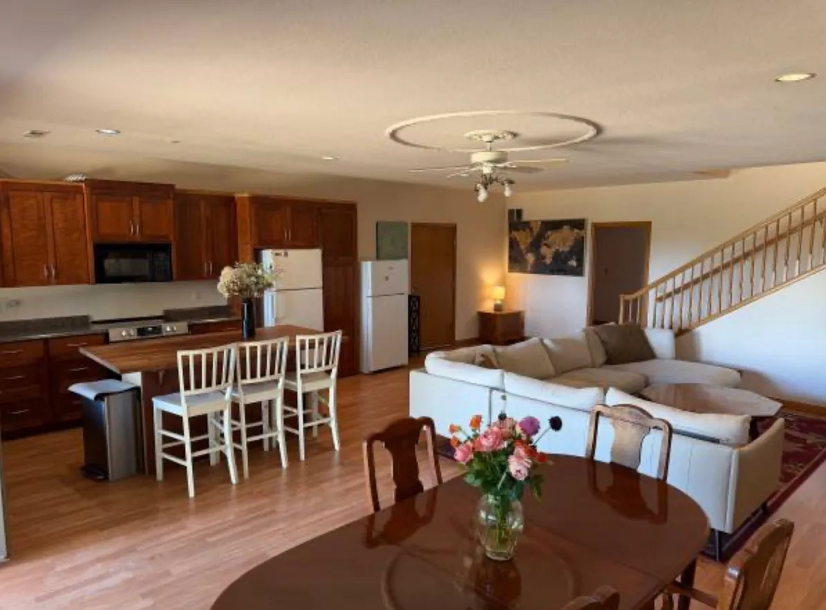 3 bed, 1850 sqft, $3,950 — Photo 2
