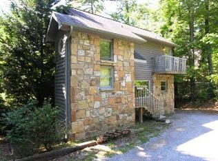 1013 Wiley Oakley Dr, Gatlinburg, TN 37738