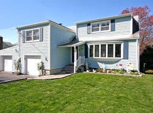2937 Meadowcrest Dr, Yorktown Heights, NY 10598