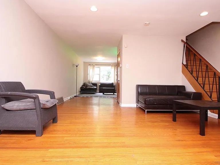 2734 W Country Club Rd — Photo 2