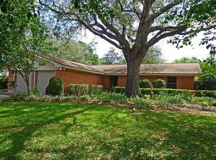 211 Chestnut St, Lake Jackson, TX 77566