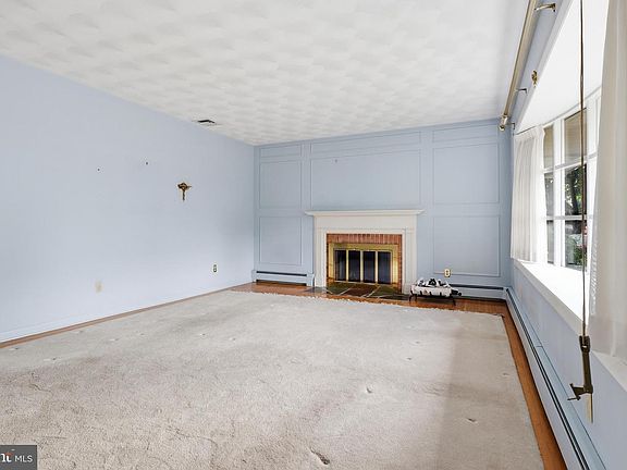 5th image of 302 W Courtland Ave
