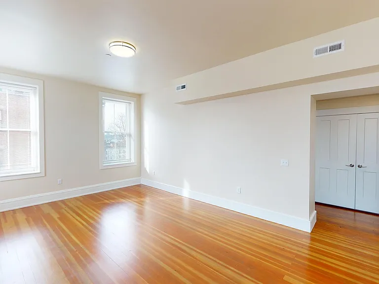 100 E Clifton Ave #4 — Photo 5