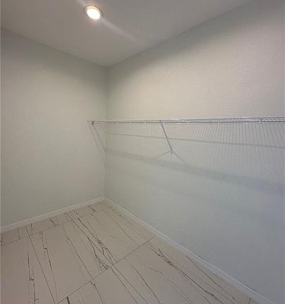 4th image of 1047 Citrus Ave S