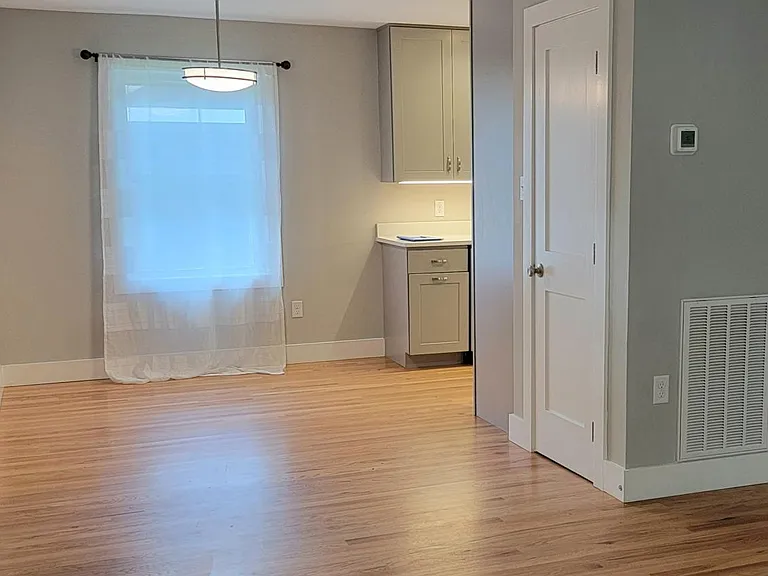 44 Pine Grove Ave — Photo 5