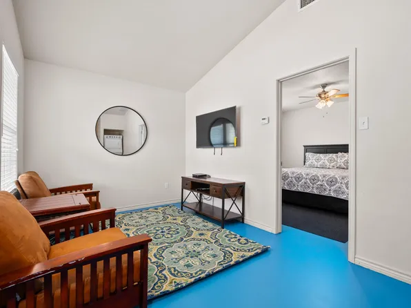 109 Gillespie Ln, Aransas Pass, TX 78336