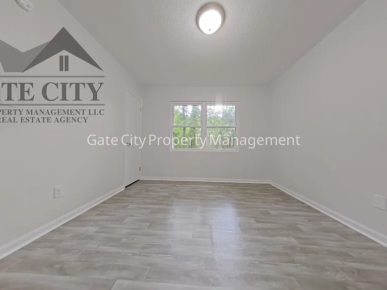427 S Main St #8 — Photo 9