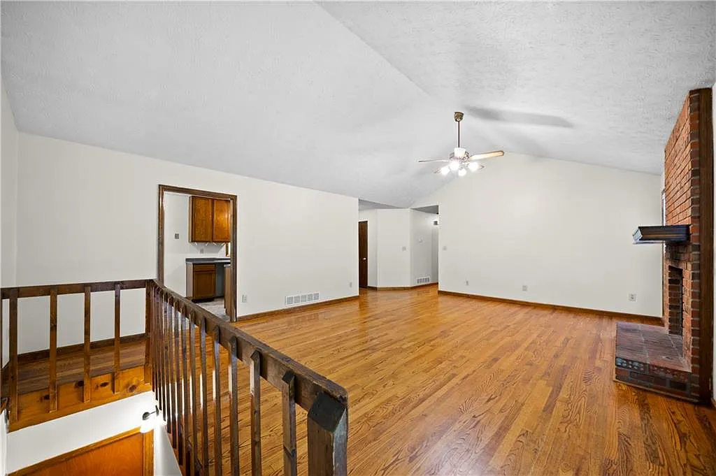 3 bed, 2.0 bath, 1946 sqft, $1,900 — Photo 4