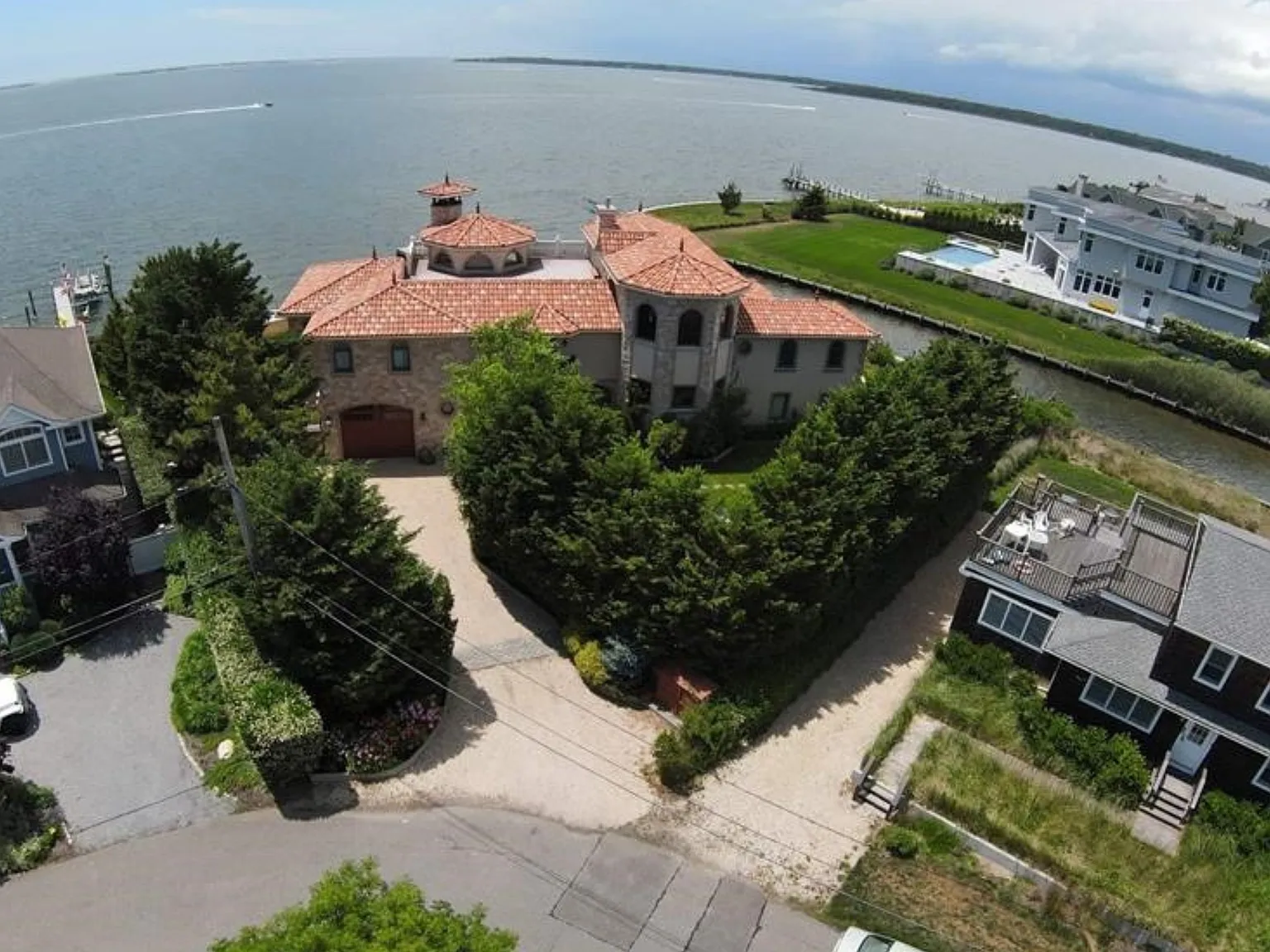 Remsenburg Wow Amazing Views From This Mediterranean Style Home — Photo 2