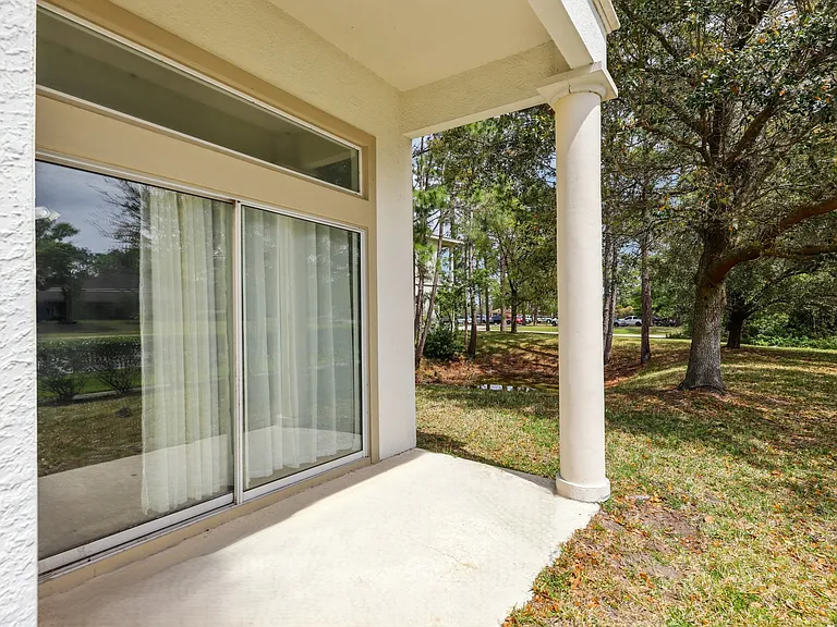 Devon Circle Apartments — Photo 18