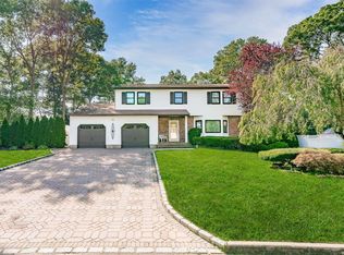 4 Elan Ln, Ronkonkoma, NY 11779