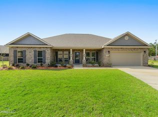 1217 Plantain Dr, Ocean Springs, MS 39564