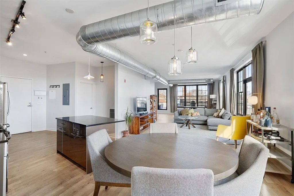 1 bed, 1.0 bath, 1320 sqft, $3,000 — Photo 2