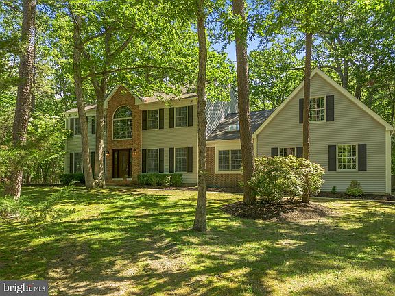 3rd image of 581 McKendimen Rd