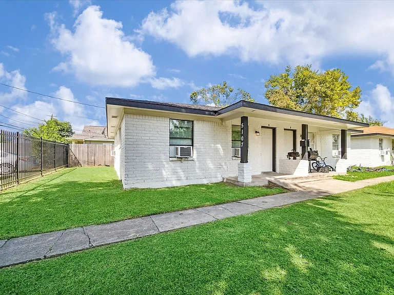 5107 Clover St — Photo 2